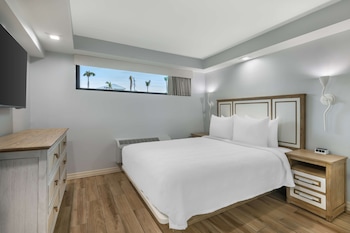 Suite, 2 Queen Beds, Accessible, Ground Floor (with Sofabed)
