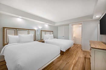 Suite, 2 Double Beds, Kitchen, Oceanfront (with Sofabed)