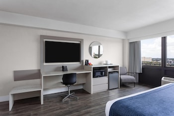 Deluxe Room, 1 King Bed, Non Smoking, Tower