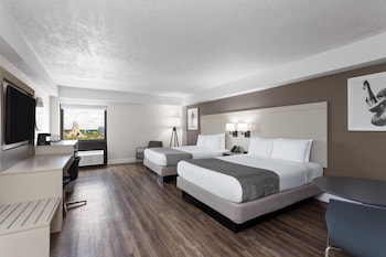 Room, 2 Queen Beds, Non Smoking, Tower (Deluxe Tower Room)