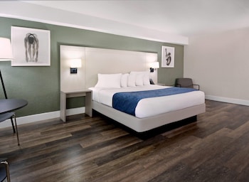 Superior Room, 1 King Bed, Non Smoking, Tower