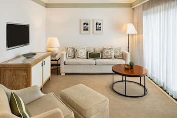 Junior Suite, 1 Queen Bed, Resort View (Balcony)
