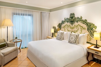 Suite, 1 Queen Bed, Resort View (Balcony)