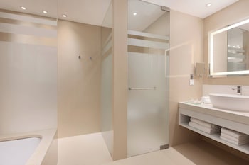 Deluxe Room, 2 Twin Beds, Resort View (Balcony)