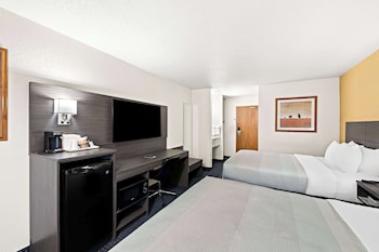Standard Room, 2 Queen Beds, Non Smoking