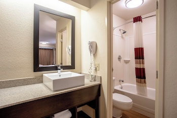 Premium Room, 1 King Bed (Upgraded Bedding & Snack, Smoke Free)