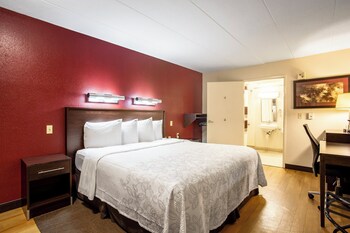 Superior Room, 1 King Bed, Accessible (Smoke Free)