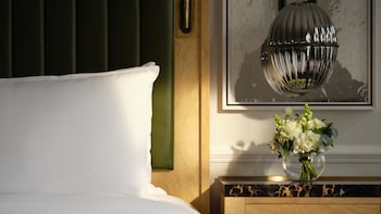 Deluxe Room, 1 King Bed