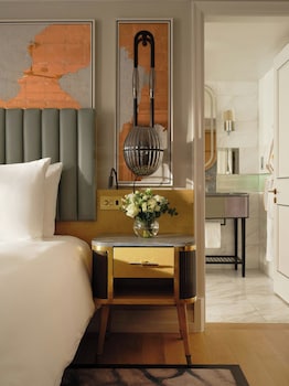 Deluxe Room, 1 King Bed
