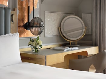 Junior Suite, 1 King Bed (Hyde Park)