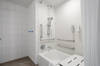 Room, 1 King Bed, Accessible, Bathtub (Mobility)