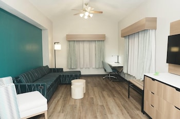Suite, 1 King Bed, Non Smoking