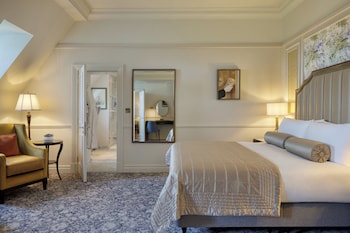 Suite, 1 King Bed (Billy Garioch)