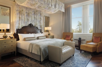 Suite, 1 King Bed, Non Smoking (Robert L Suitevenson)