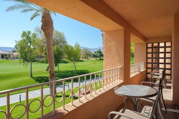 Suite, 1 King Bed, Golf View