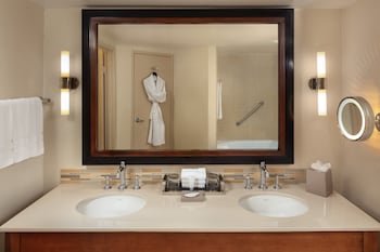 Suite, 1 King Bed, Golf View