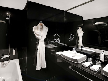 Deluxe Room, 1 King Bed