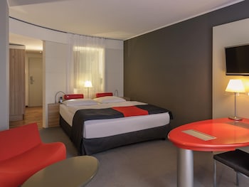 Privilege, Suite, 1 Queen Bed, Balcony