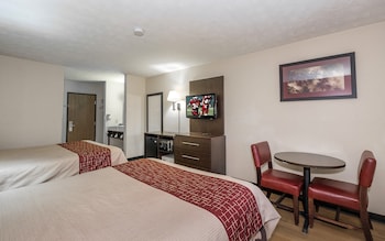 Deluxe Room, 2 Queen Beds, Smoking