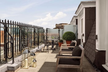 Suite, 1 King Bed, Terrace