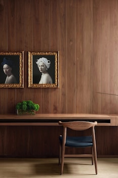 Suite, 1 King Bed, Corner