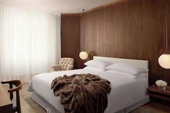 Superior Room, 1 King Bed
