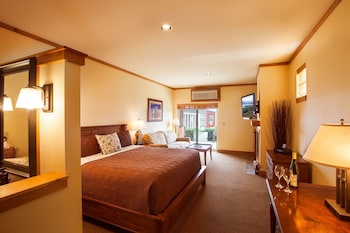 Deluxe King with Triple-Head Shower