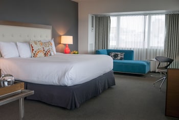 Superior Suite, 1 King Bed (Corner King)