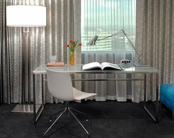 Superior Suite, 1 King Bed (Corner King)