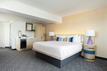 Junior Suite, 1 King, Corner