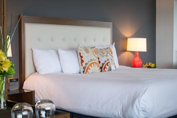 Superior Suite, 1 King Bed (Corner King)