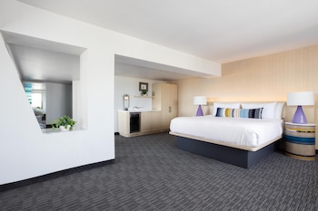 Junior Suite, 1 King, Corner