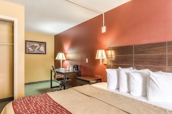 Deluxe Room, 1 Queen Bed, Non Smoking (with Sofa Bed)