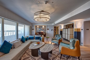 Suite, 1 King Bed, Balcony, Sea View