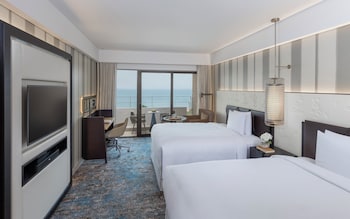 Room, 2 Queen Beds, Non Smoking, Balcony (Top Floor, Sunset View)
