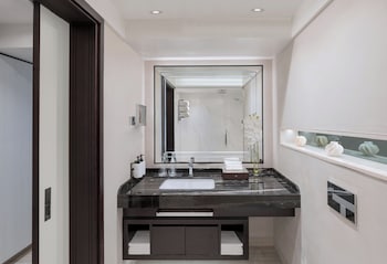 Room, 2 Queen Beds, Non Smoking, Balcony (Top Floor, Sunset View)