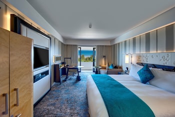 Club Room, 1 King Bed, Accessible, Balcony (Sunset View)