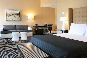 Deluxe Room, Multiple Beds, Ocean View (King)