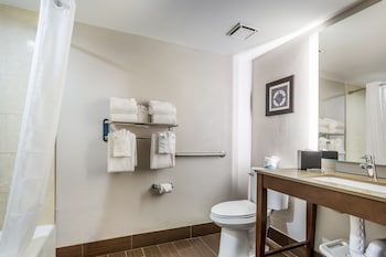 Room, 1 King Bed, Oceanfront (Non-Smoking), Ground Floor