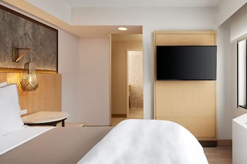 Deluxe Room, 1 Queen Bed