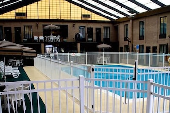 Room, 1 Queen Bed, Non Smoking, Poolside
