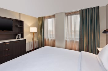 Standard Room, 1 Queen Bed, Accessible (Communications, Roll-In Shower)