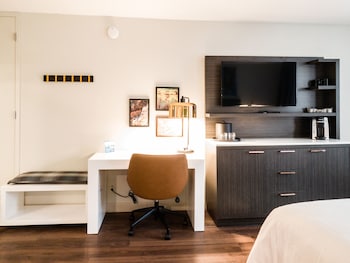 Deluxe Room, 1 King Bed