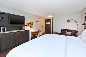 Standard Room, 1 King Bed, Accessible (Communications, Transfer Shower)