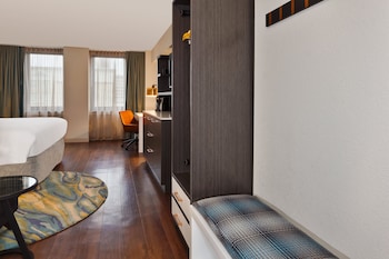 Premium Room, 1 King Bed