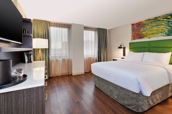 Standard Room, 1 Queen Bed, Accessible (Communications, Roll-In Shower)