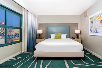 Suite, 1 King Bed with Sofa bed, City View