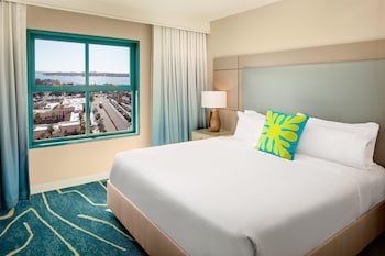 Suite, 1 King Bed with Sofa bed, Microwave, Bay View