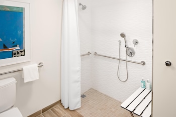Suite, 1 King Bed, Accessible, Non Smoking