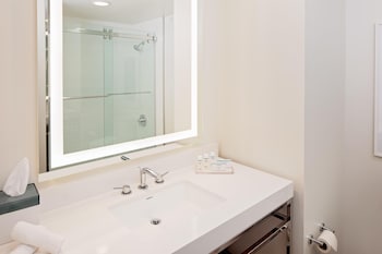 Suite, 1 King Bed, Non Smoking